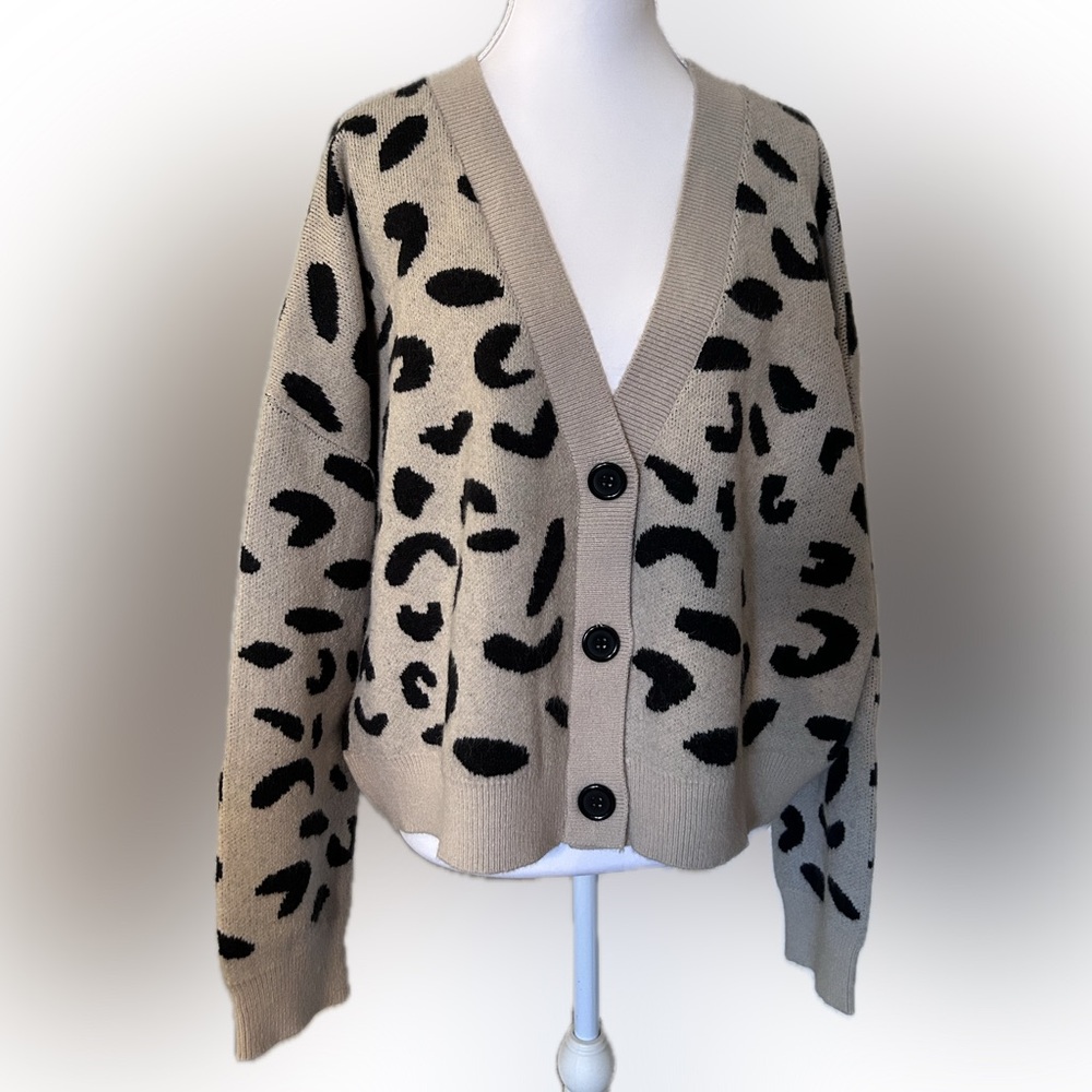 ❗️CLEARANCE PRICE❗️ Leopard Print Women’s Cardigan Sweater XL